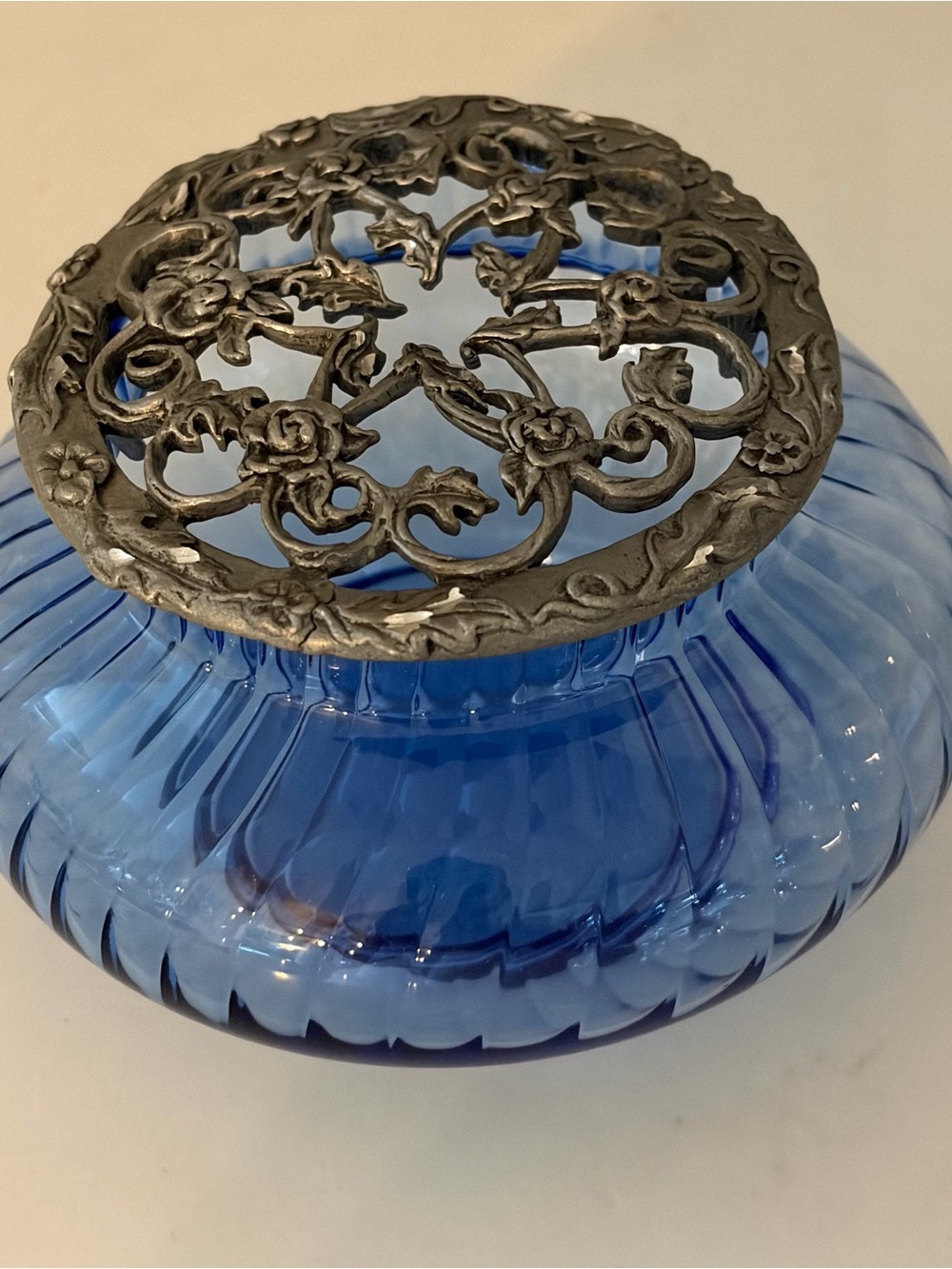 Rawcliffe Vintage 1998 Blue Glass Jewelry/Potpourri Jar Floral Pewter Lid Pretty